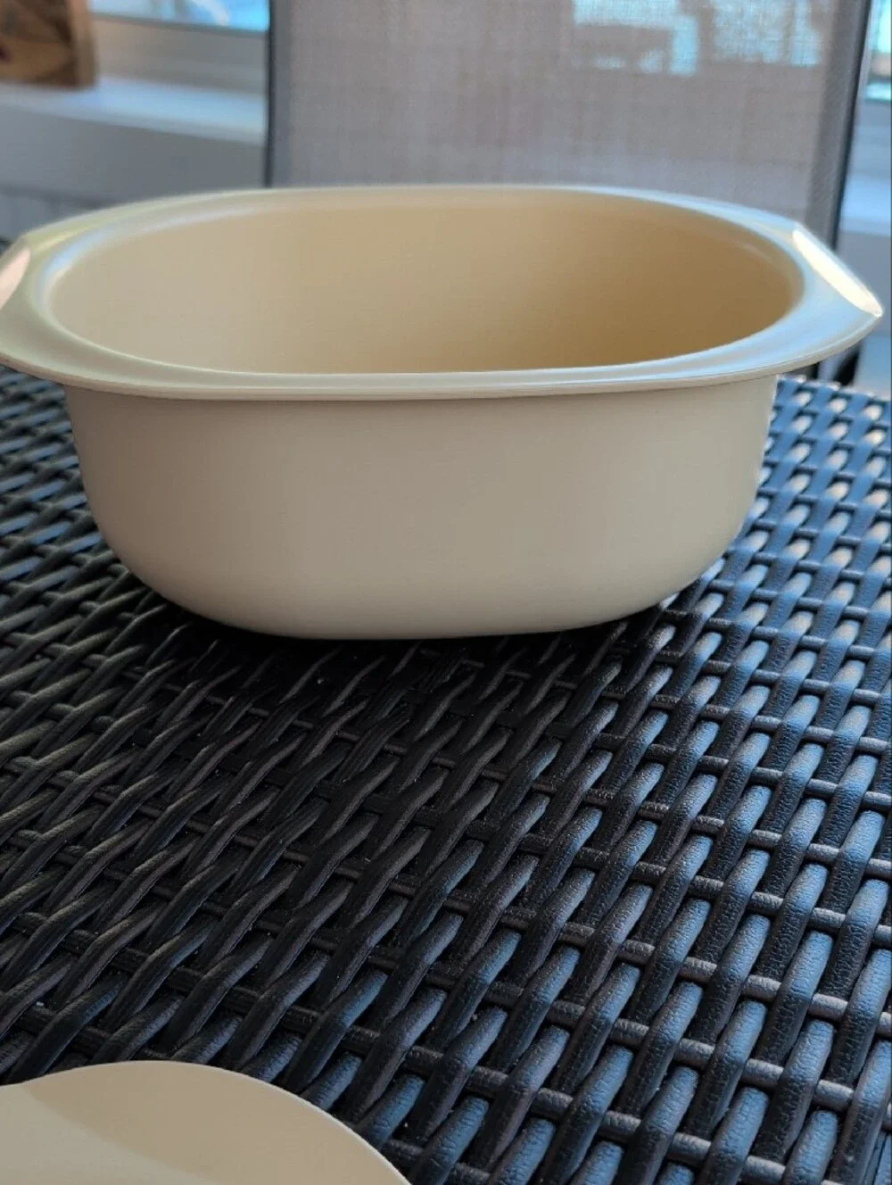 NWOT Tupperware OvenWorks 3 Quart Oval